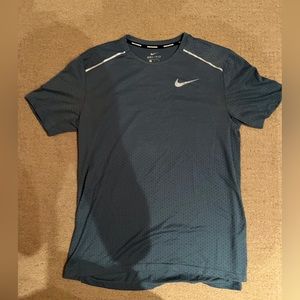 Men’s Nike shirt
